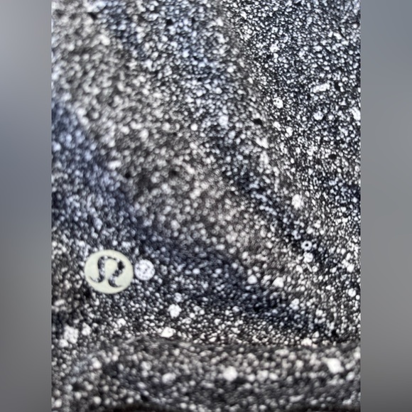 LULULEMON TANK 🤍🖤 - Picture 4 of 8